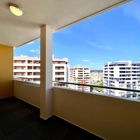 Panoramic With Pool By Homing Apartment *