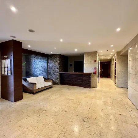 Panoramic With Pool By Homing *