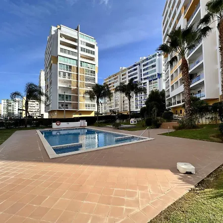 Panoramic With Pool By Homing *